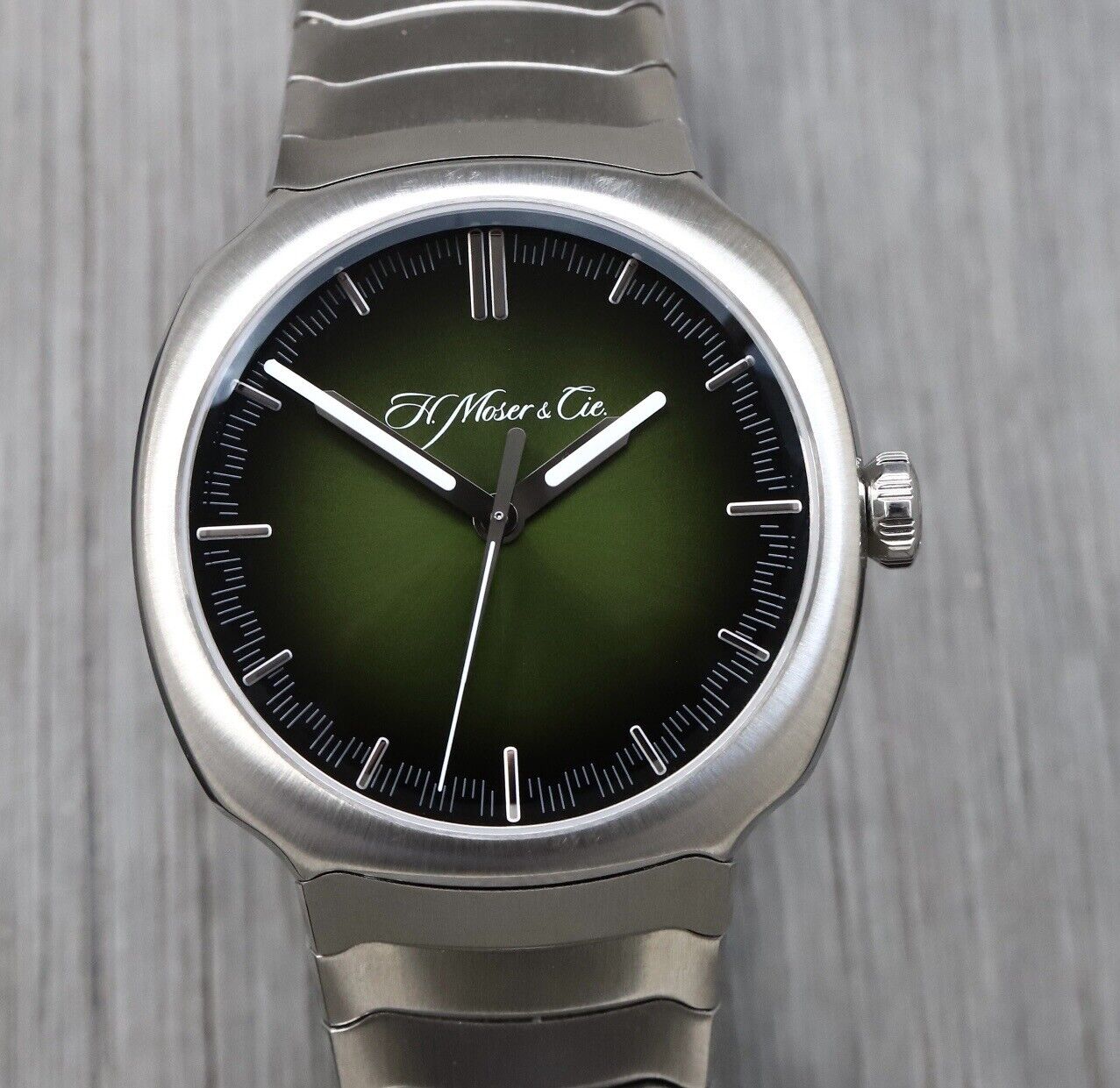 H. Moser & Cie. Streamliner Centre Seconds Green 6200-1200 - 2022