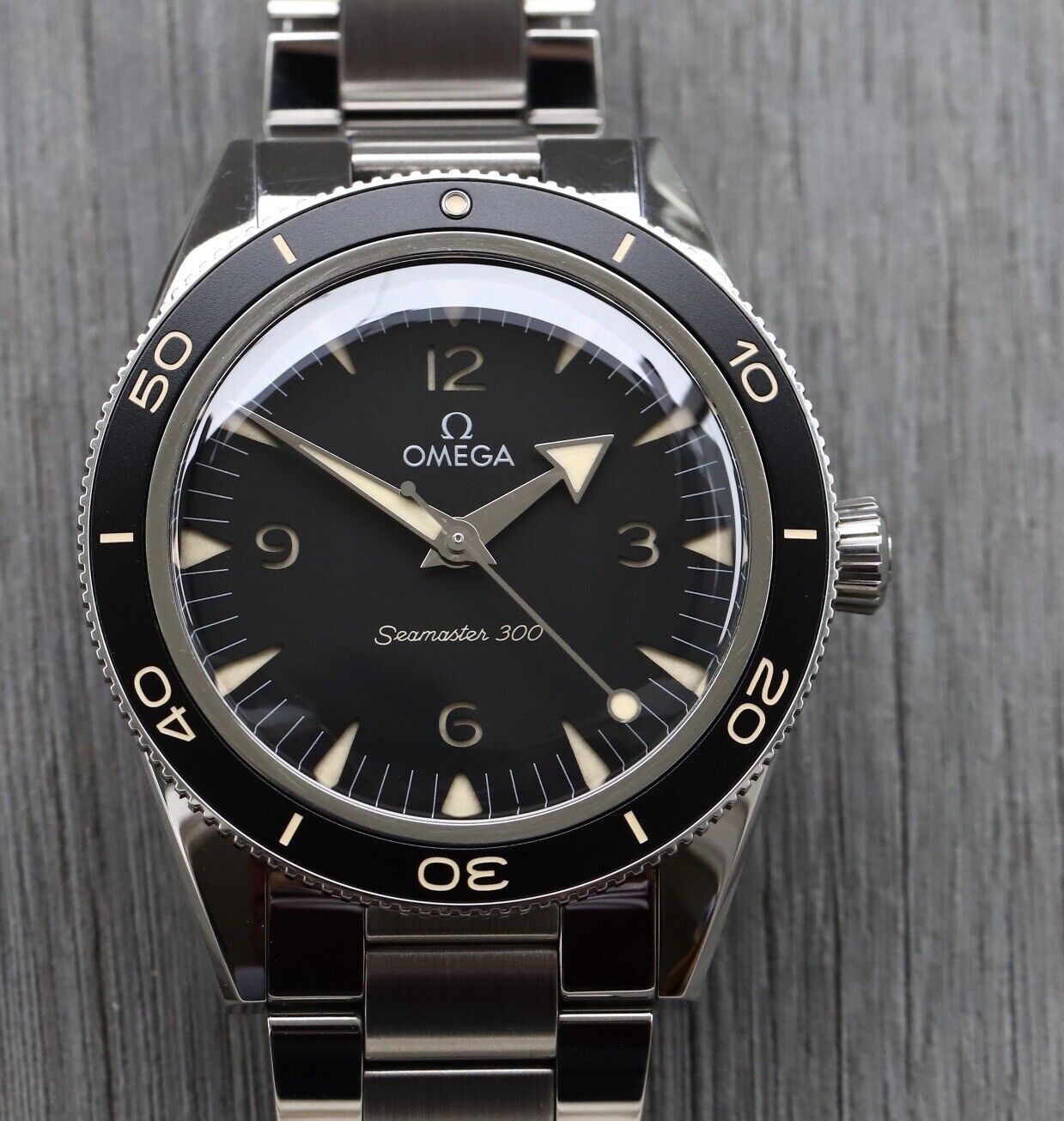 OmegaSeamaster300Co-Axial41mm234.30.41.21.01.001-2022WatchVault01.jpg