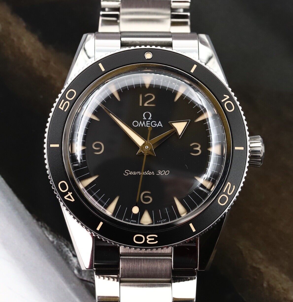 OmegaSeamaster300Co-Axial41mm234.30.41.21.01.001-2022WatchVault02.jpg