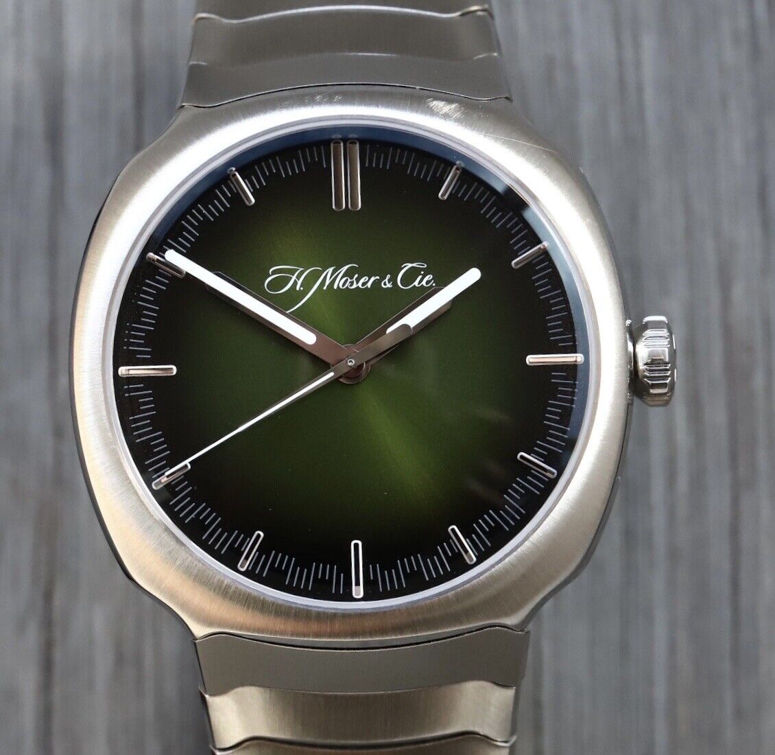 H. Moser & Cie. Streamliner Centre Seconds Green 6200-1200 - 2022