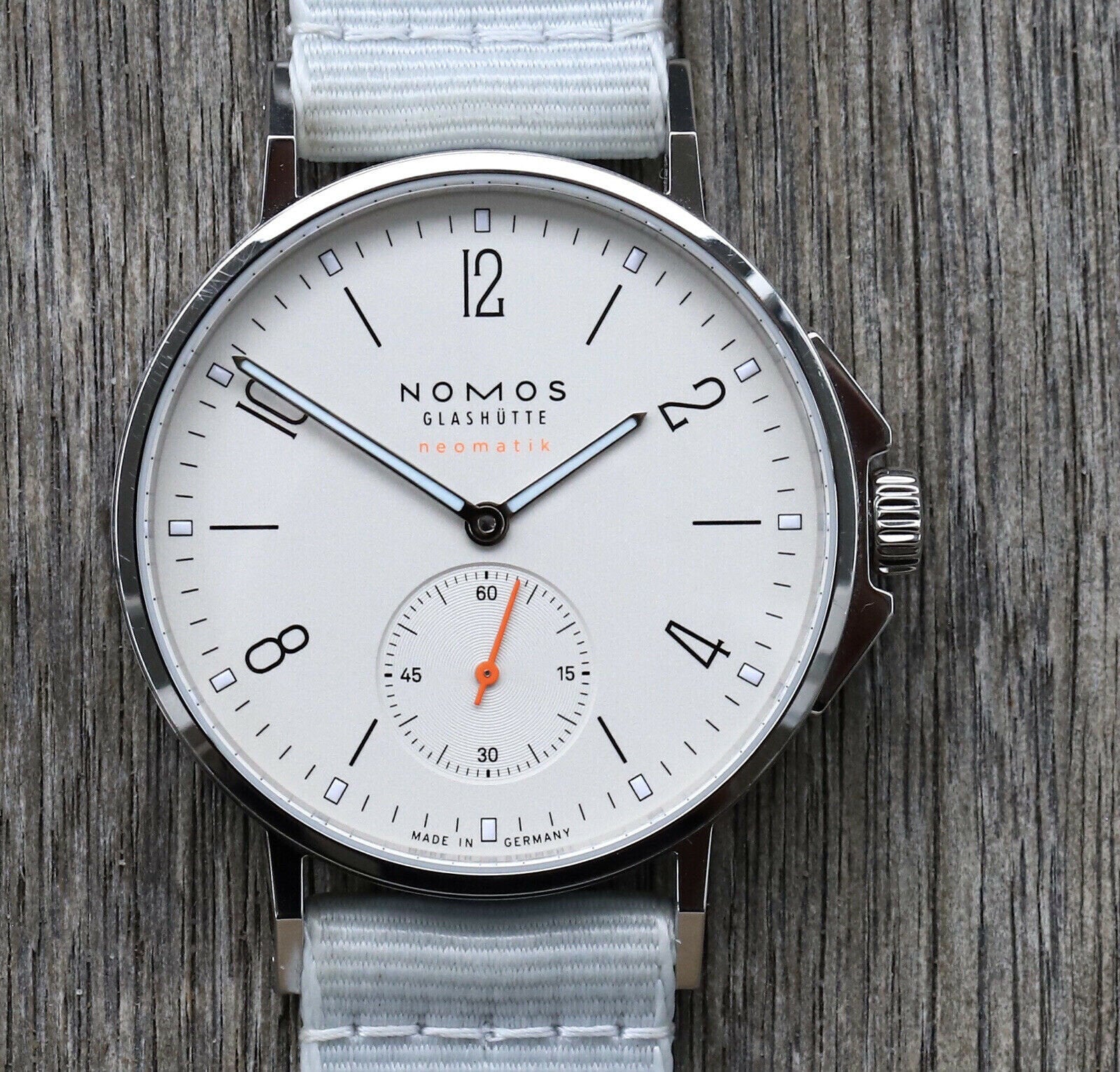Nomos outlet ahoi 560