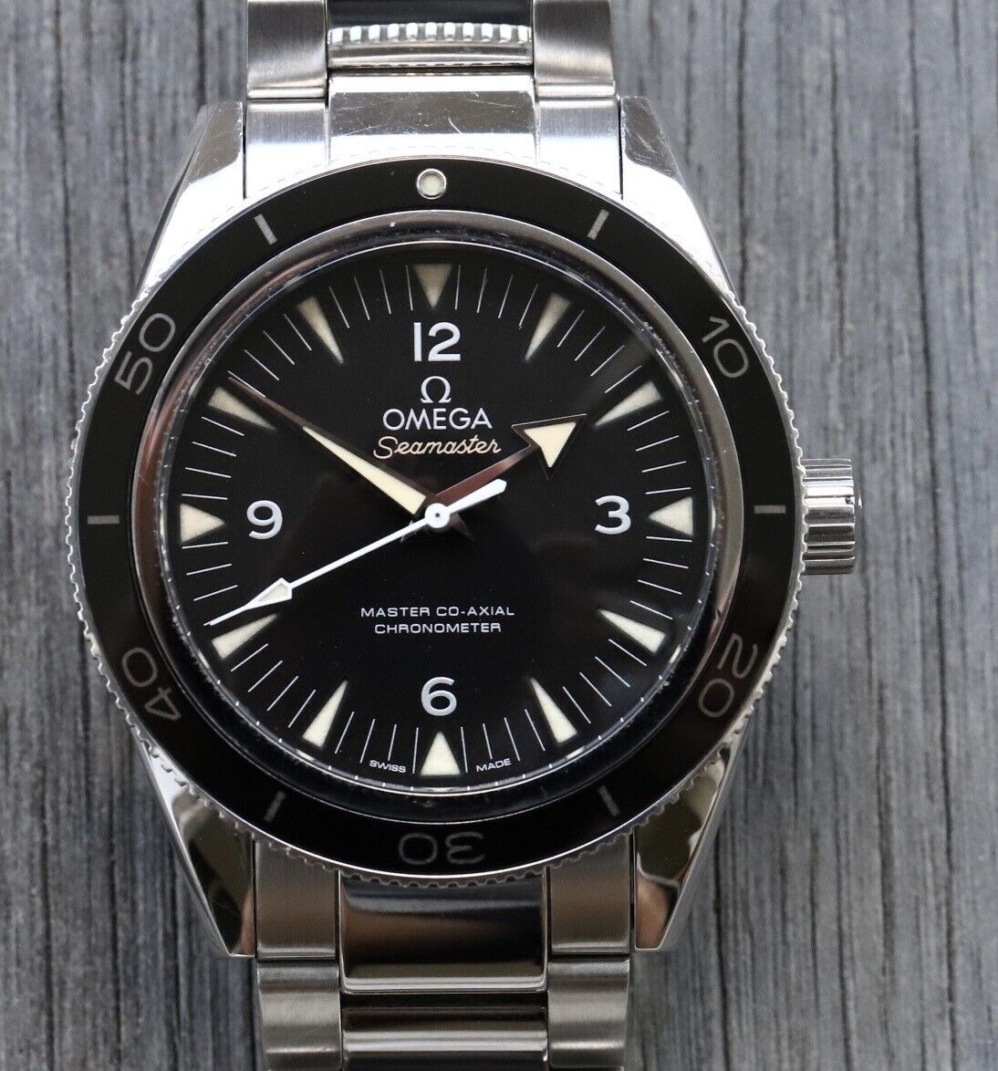 OmegaSeamaster300Co-Axial41mm233.30.41.21.01.001WatchVault01.jpg