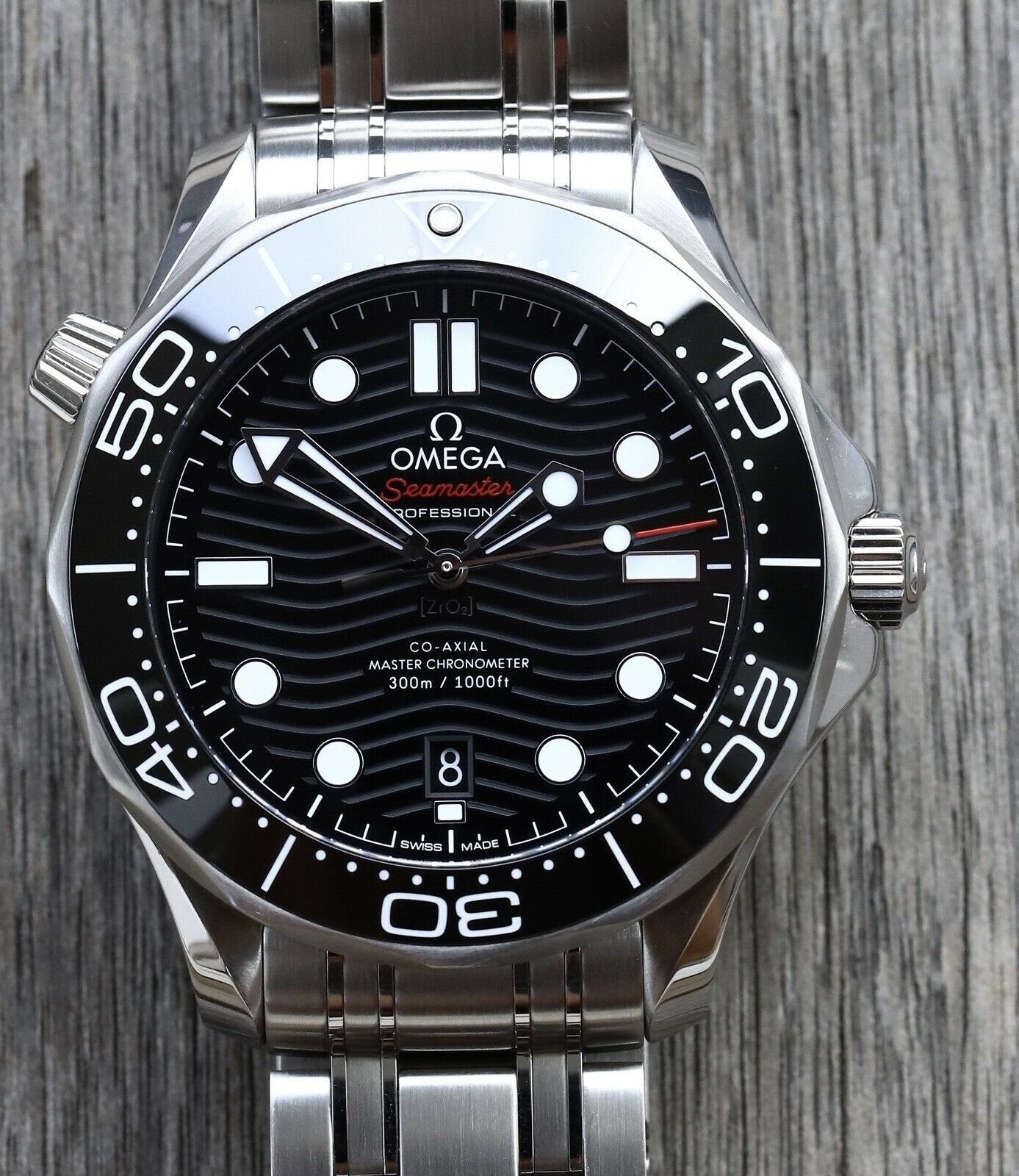 Omega_Seamaster_Diver_300M_Co-Axial_Black_42mm_210.30.42.20.01.001_-_2021_Watch_Vault_01.jpg