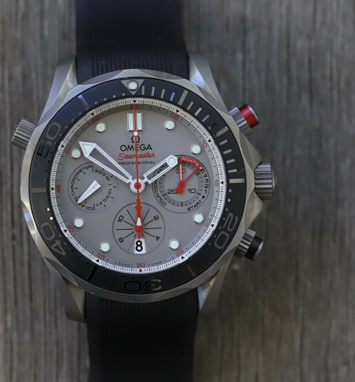 Omega_Seamaster_ETNZ_Co_Axial_Chronograph_44_mm_LE_212.92.44.50.99.001_-_2015_Watch_VAult_01.jpg