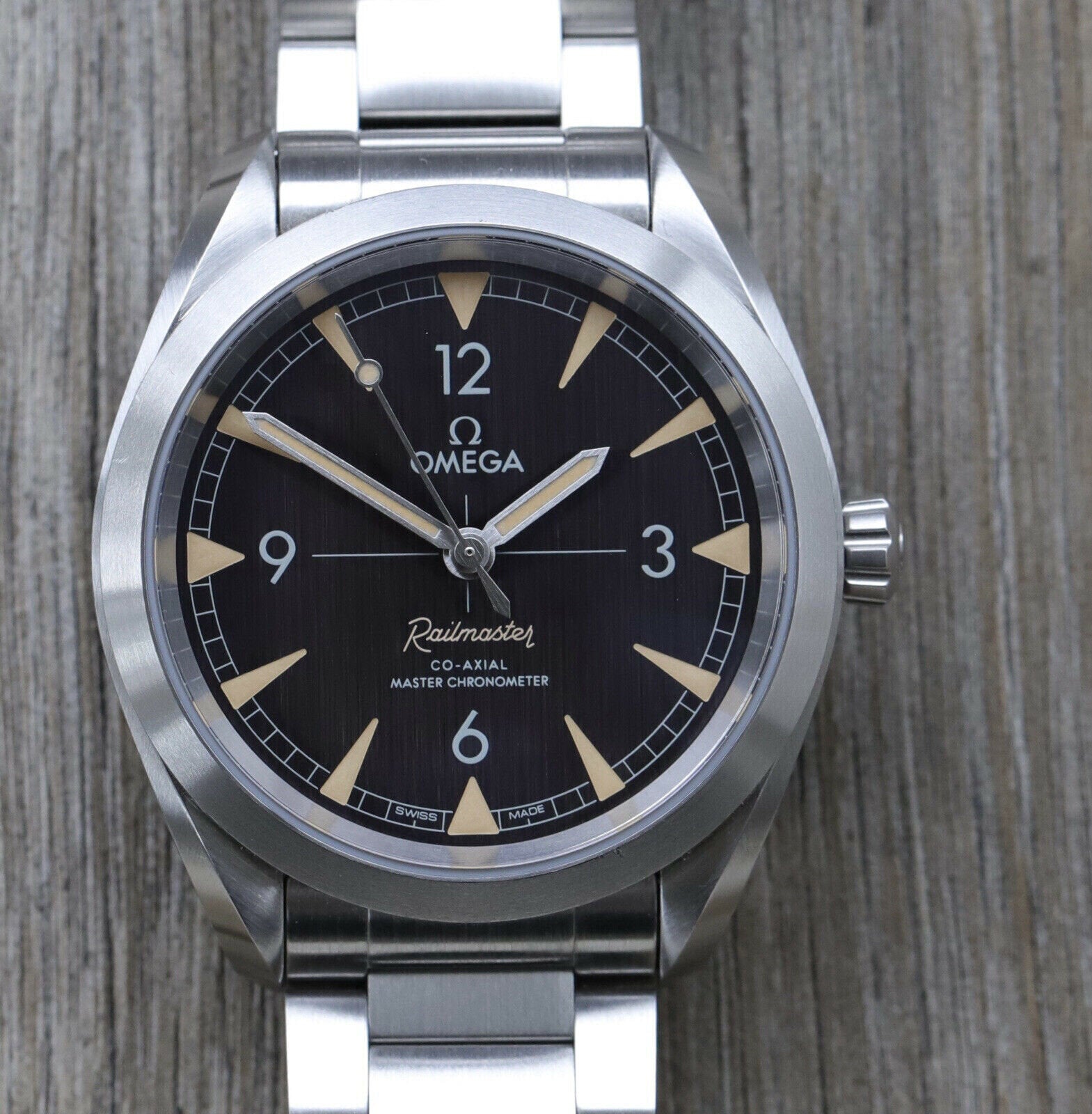 Omega Seamaster Railmaster Co Axial Chronometer 40mm 220.10.40.20