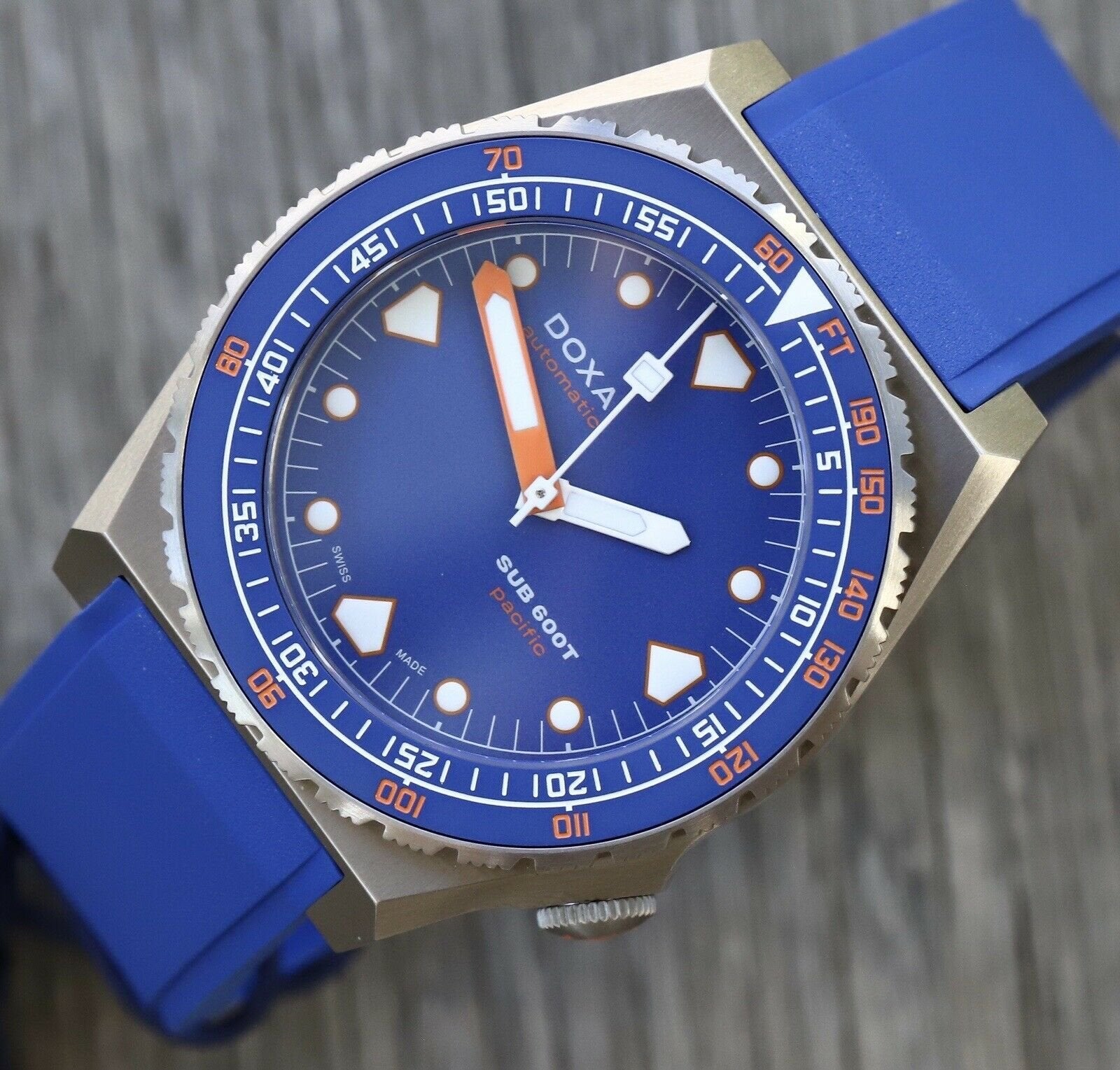 Time_26_Tide_x_Doxa_SUB_600T_E2_80_98pacific_E2_80_99_Limited_Edition_E2_80_93_Brand_New_Watch_Vault_02.jpg