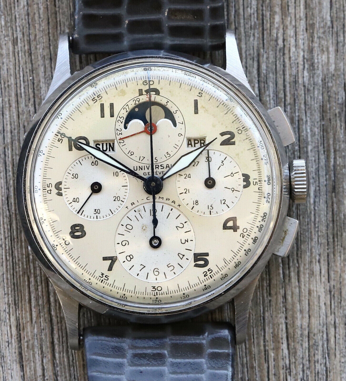 Universal tri compax watch deals