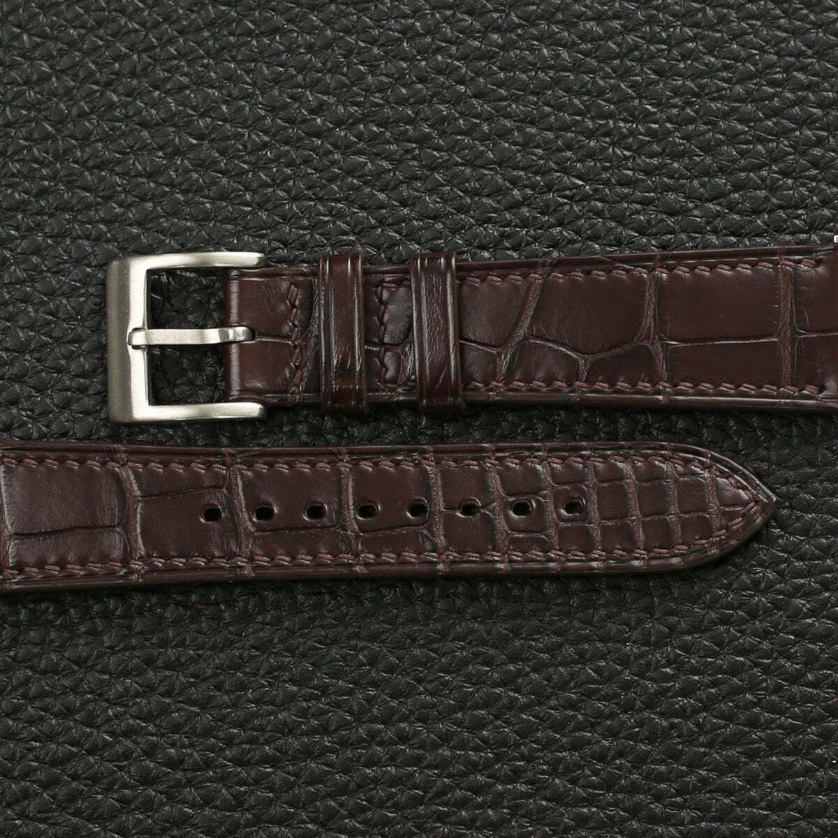 AlligatorLeatherWatchStrapWatchVaultDarkBrown02_2ea90f20-2233-41e0-bc35-67da0a7dcaae.jpg