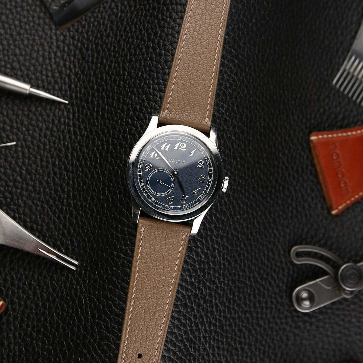 AlranChevreLeatherWatchStrapWatchVaultLightBrown02.jpg
