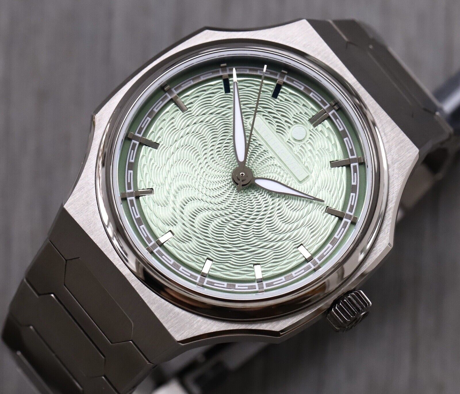 AtelierWenxWristcheckPerceptionLETitaniumwithGreenDial-2022WatchVault02.jpg