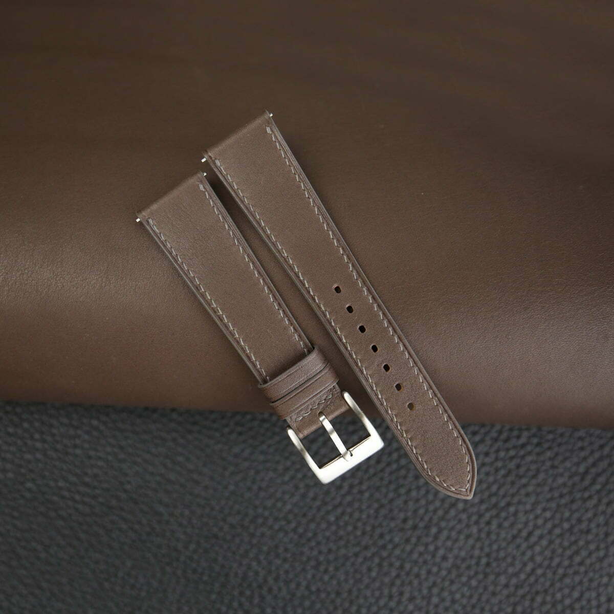 BareniaLeatherWatchStrapWatchVaultDarkBrown01_7b1cf8ae-63e6-4923-939b-0156643a8ae2.jpg