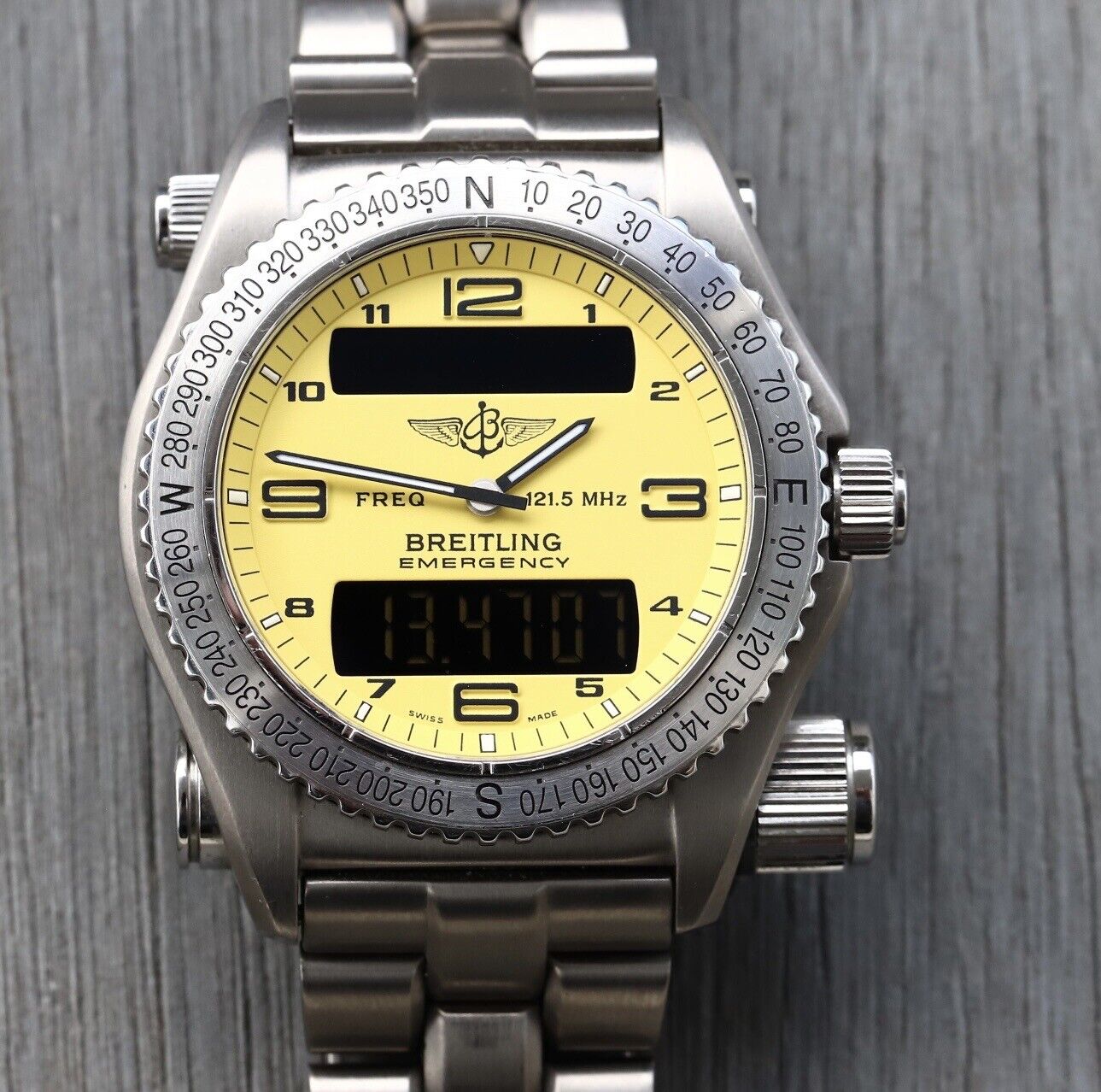 BreitlingProfessionalMissionEmergencyYellowTitaniumE56121.1WatchVault01.jpg