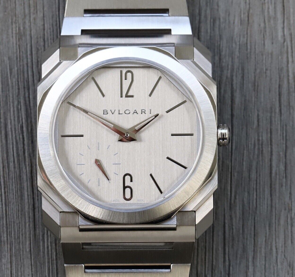 BulgariOctoFinissimoS40mmSteelSilveredDial103464_2021WatchVault01.jpg