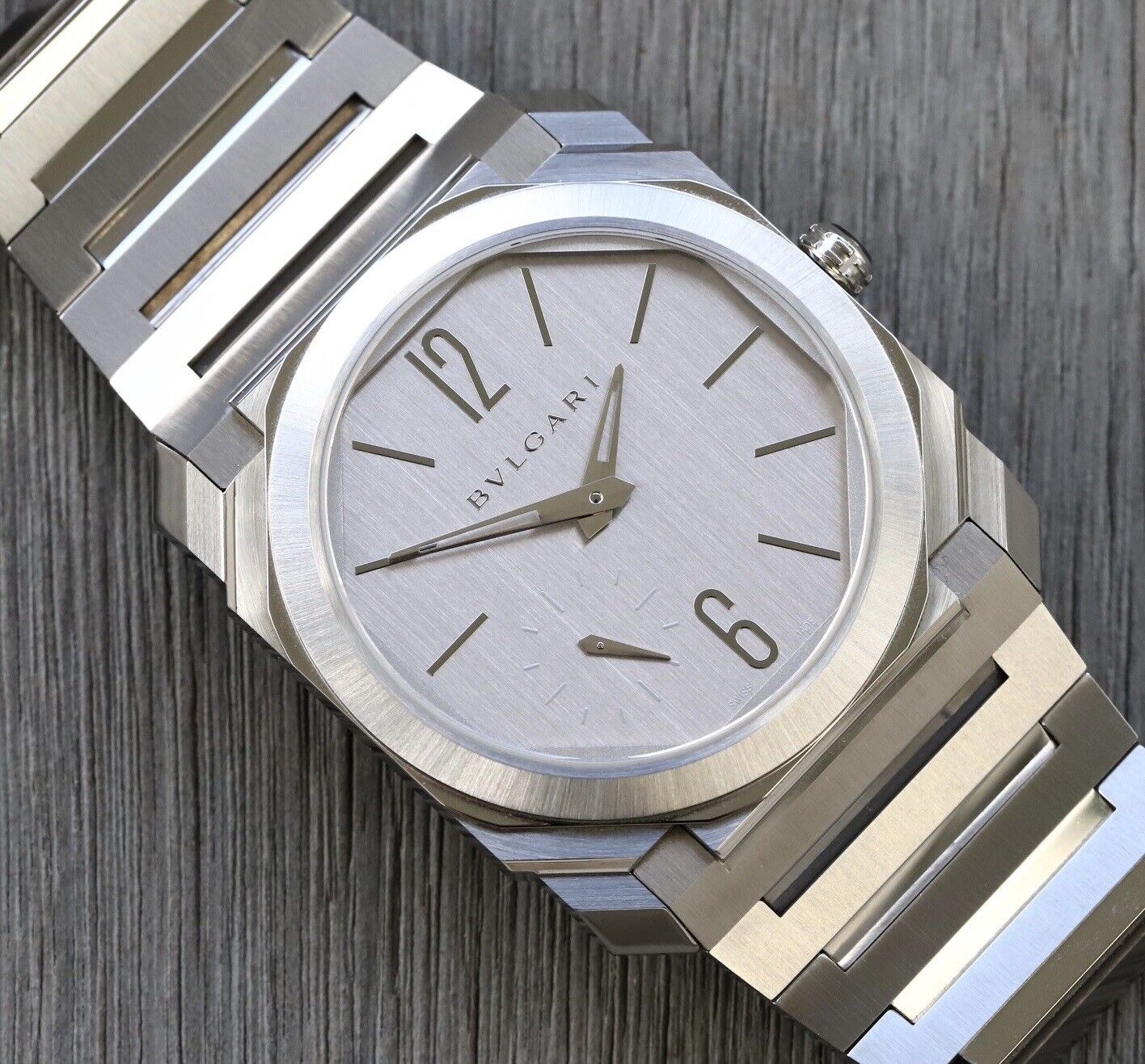 BulgariOctoFinissimoS40mmSteelSilveredDial103464_2021WatchVault02.jpg