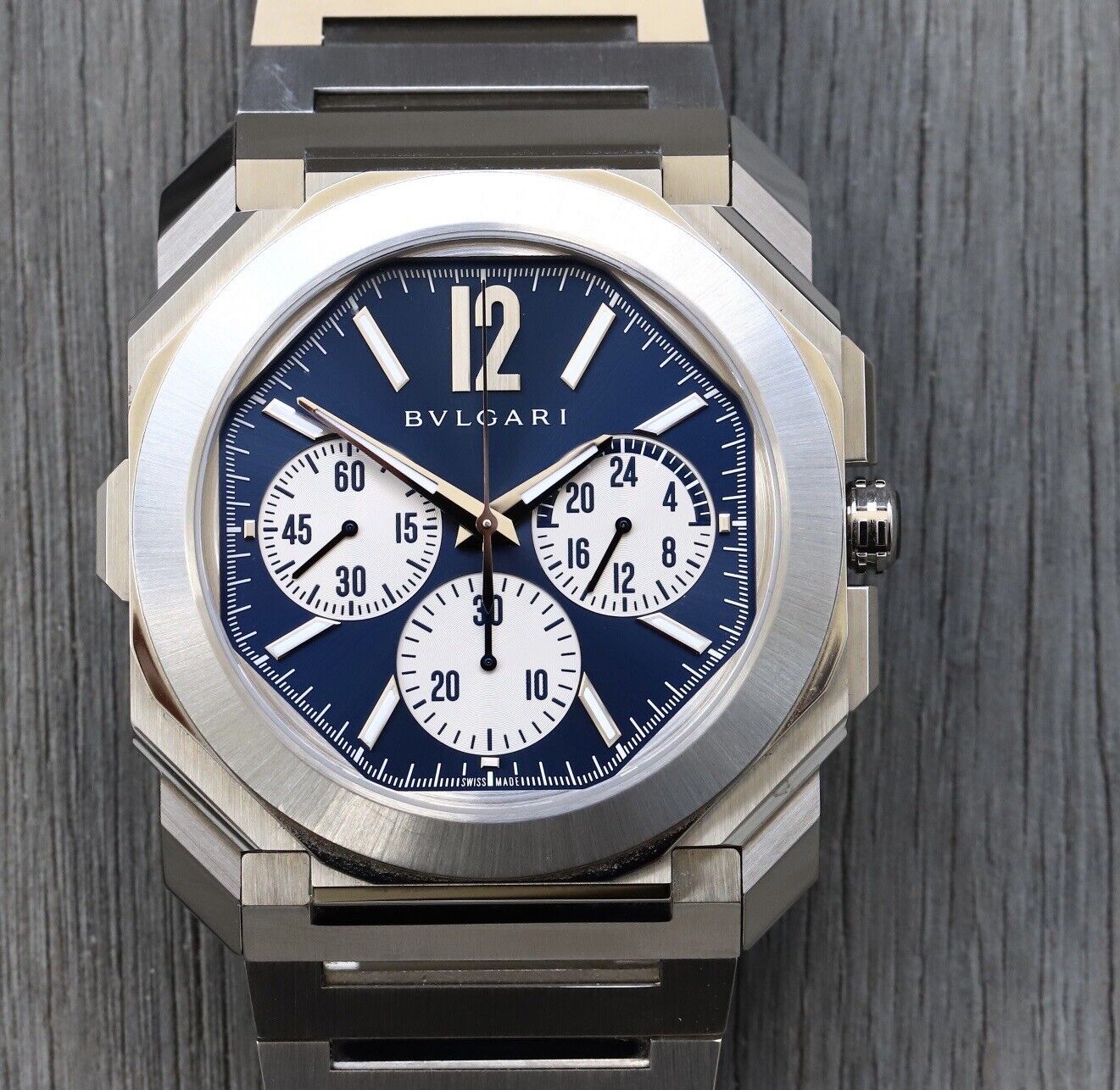 BulgariOctoFinissimoSChronographGMTSteelBlueDial103467_2021WatchVault01.jpg