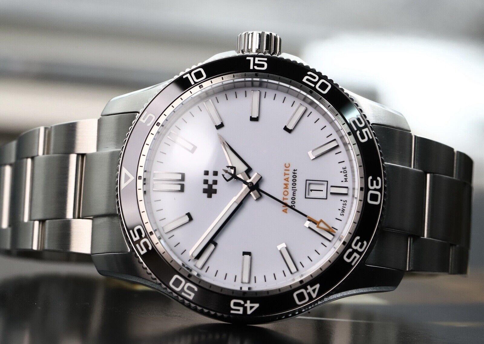 Christopher Ward C60 Trident Pro 300 42mm White Dial 2022 Watch christopher-ward-c60-trident-pro-300-42mm-white-dial-2022-watch