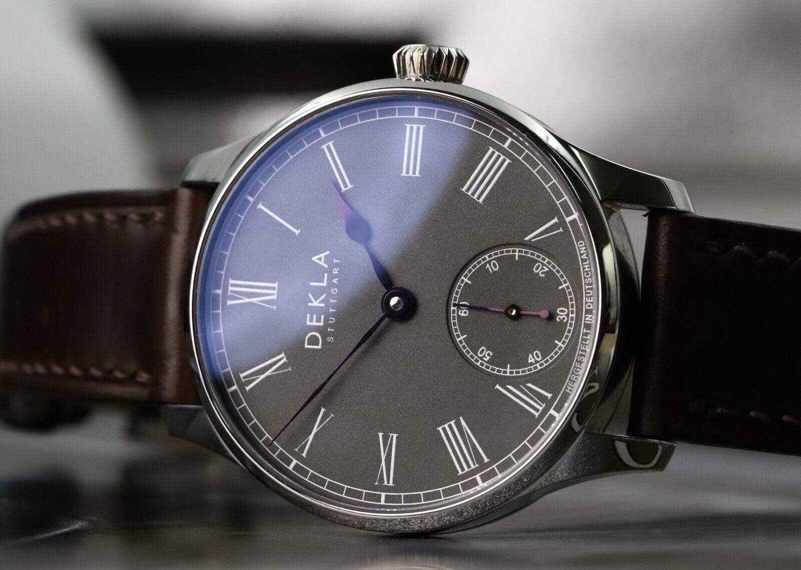 DEKLAMarine40mmromischWatchVault02_fd367f90-57d2-4d15-9010-1d52beb8f379.jpg