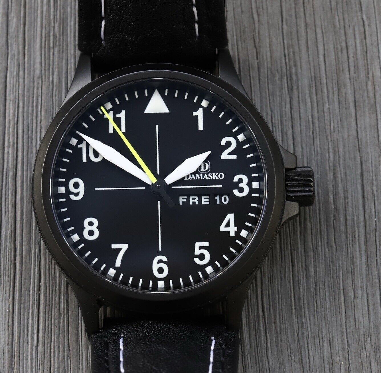 DamaskoDA36BlackPilotWatch-2011WatchVault01.jpg