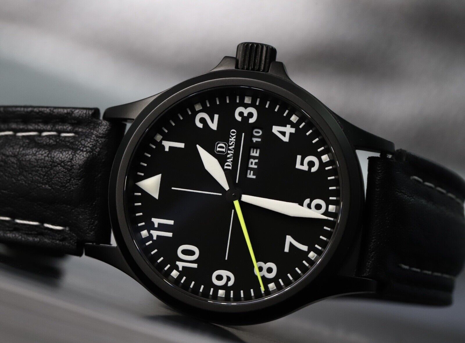 DamaskoDA36BlackPilotWatch-2011WatchVault02.jpg