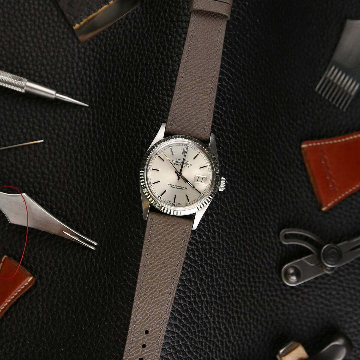 EpsomLeatherWatchStrapWatchVaultGraphiteGrey02.jpg