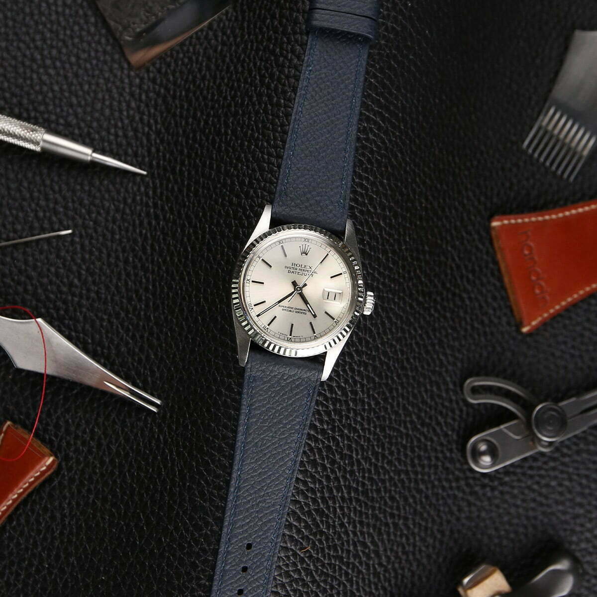 EpsomLeatherWatchStrapWatchVaultNavyBlue02_812cc914-76a2-46a1-844d-f26ef090140c.jpg