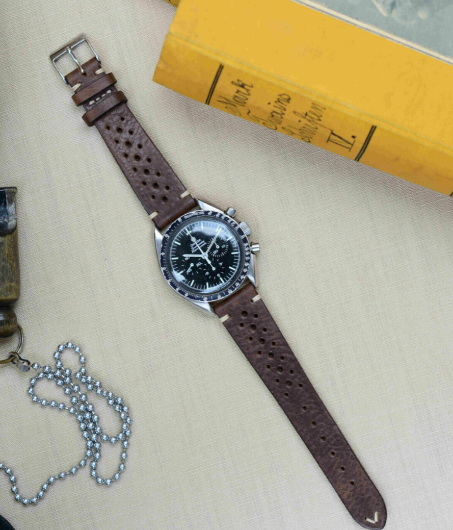 FlucoHunterRacingleatherwatchstrapwatchvaultBrown02.png