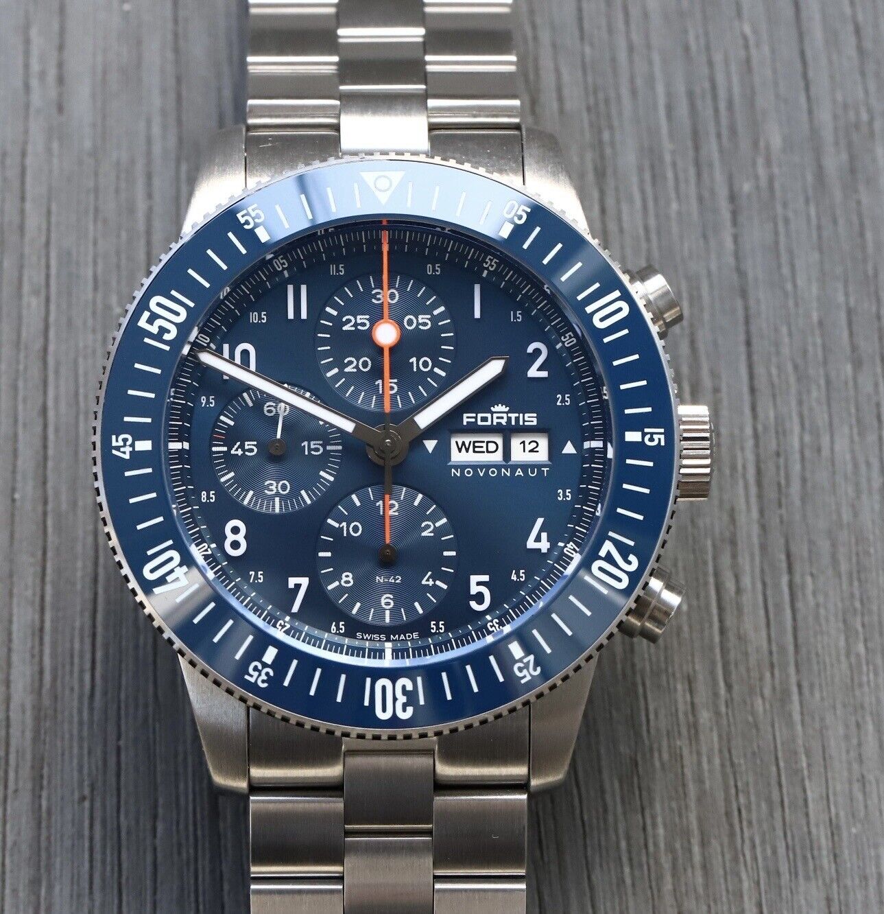 FortisNovonautN-42CobaltBlueF2040012-2023WatchVault01.jpg