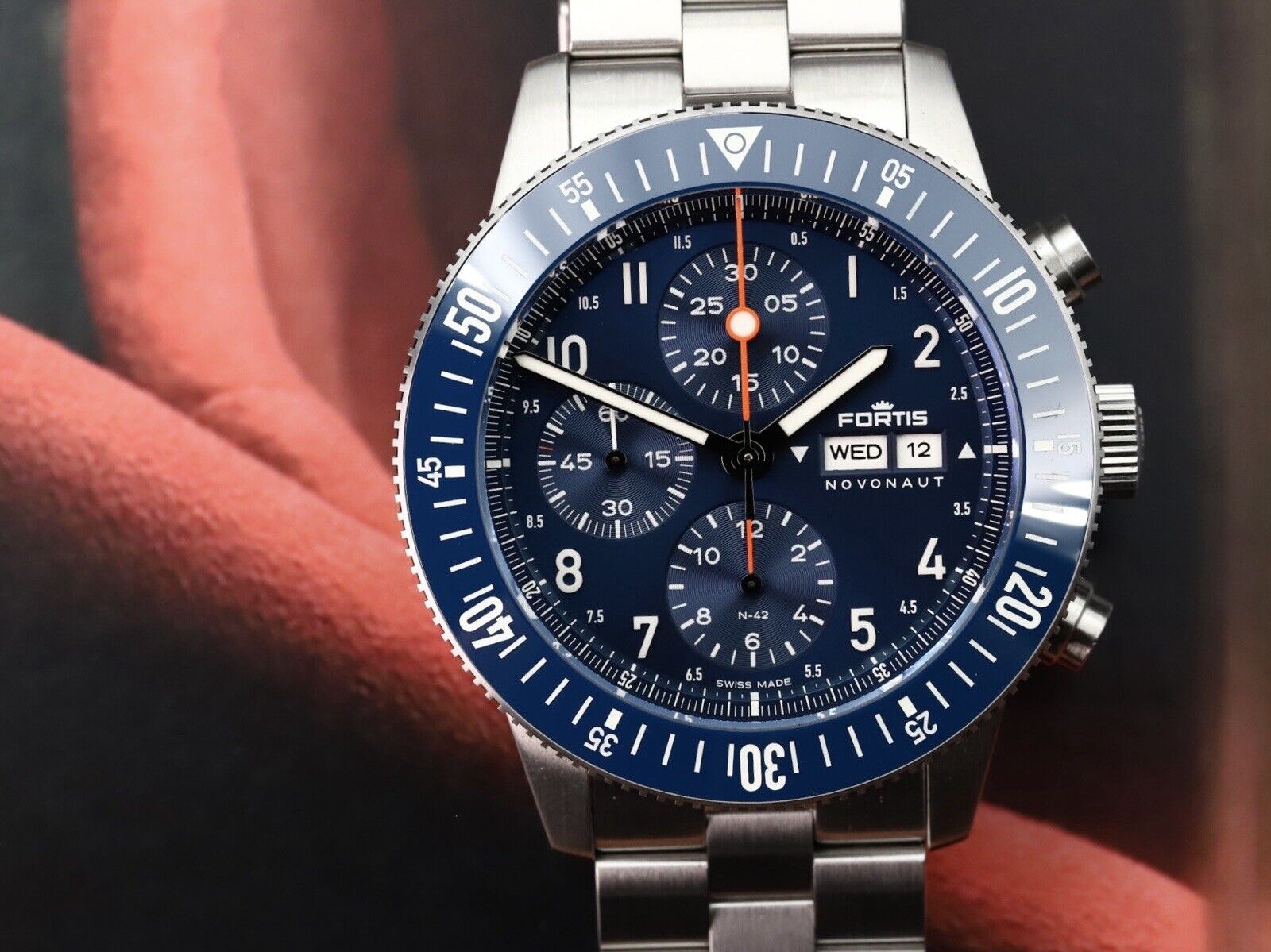 FortisNovonautN-42CobaltBlueF2040012-2023WatchVault02.jpg