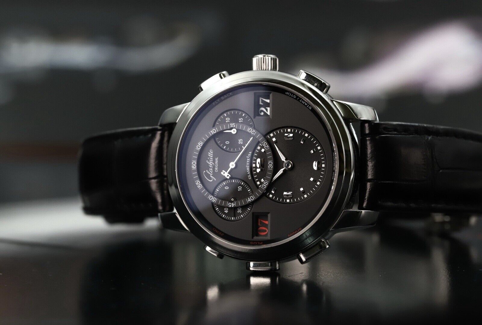 GlashutteOriginalPanoMaticCounterXL1-96-01-02-02-04-2011WatchVault02.jpg