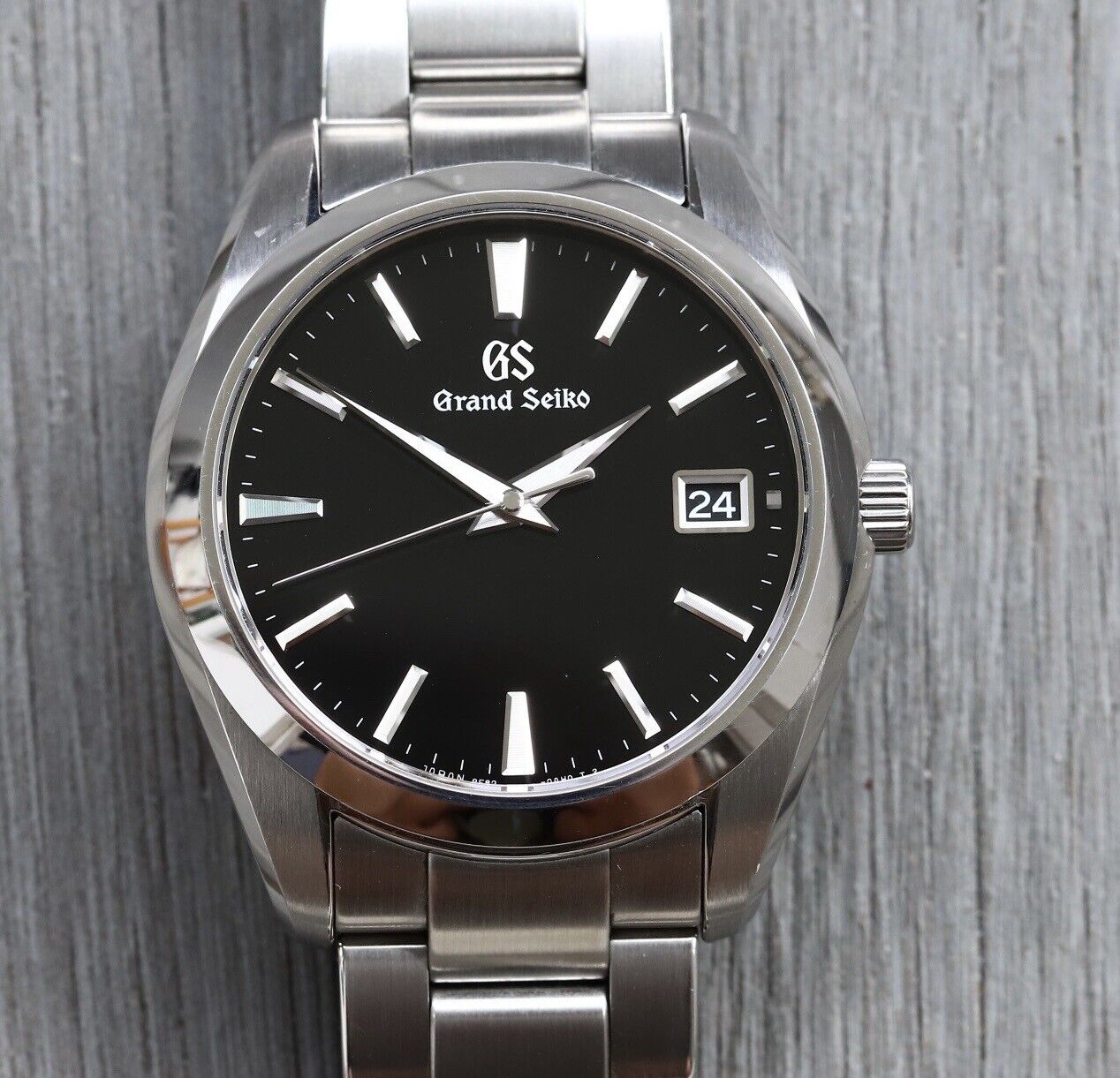 GrandSeikoHeritageHeritageQuartzSBGV2239F8240mm-2020WatchVault01.jpg