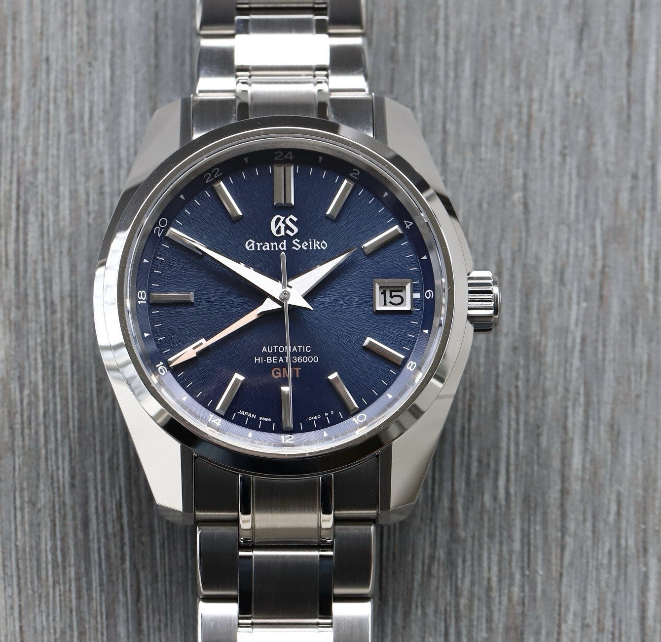 GrandSeikoHeritageHi-BeatBoutiqueEdition_MtIwate_SBGJ235-2021WatchVault01.jpg