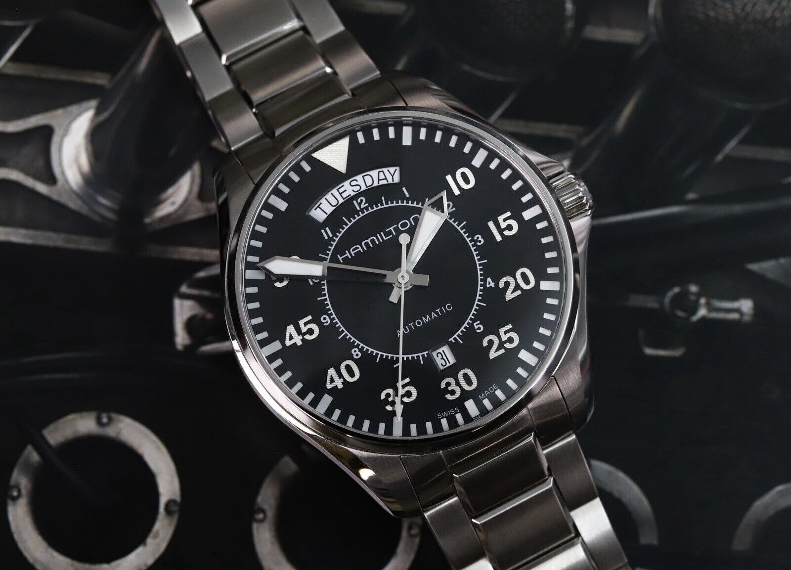 HamiltonKhakiAviationPilotDayDateAuto_Interstellar_H64615135-2020WatchVault02.jpg