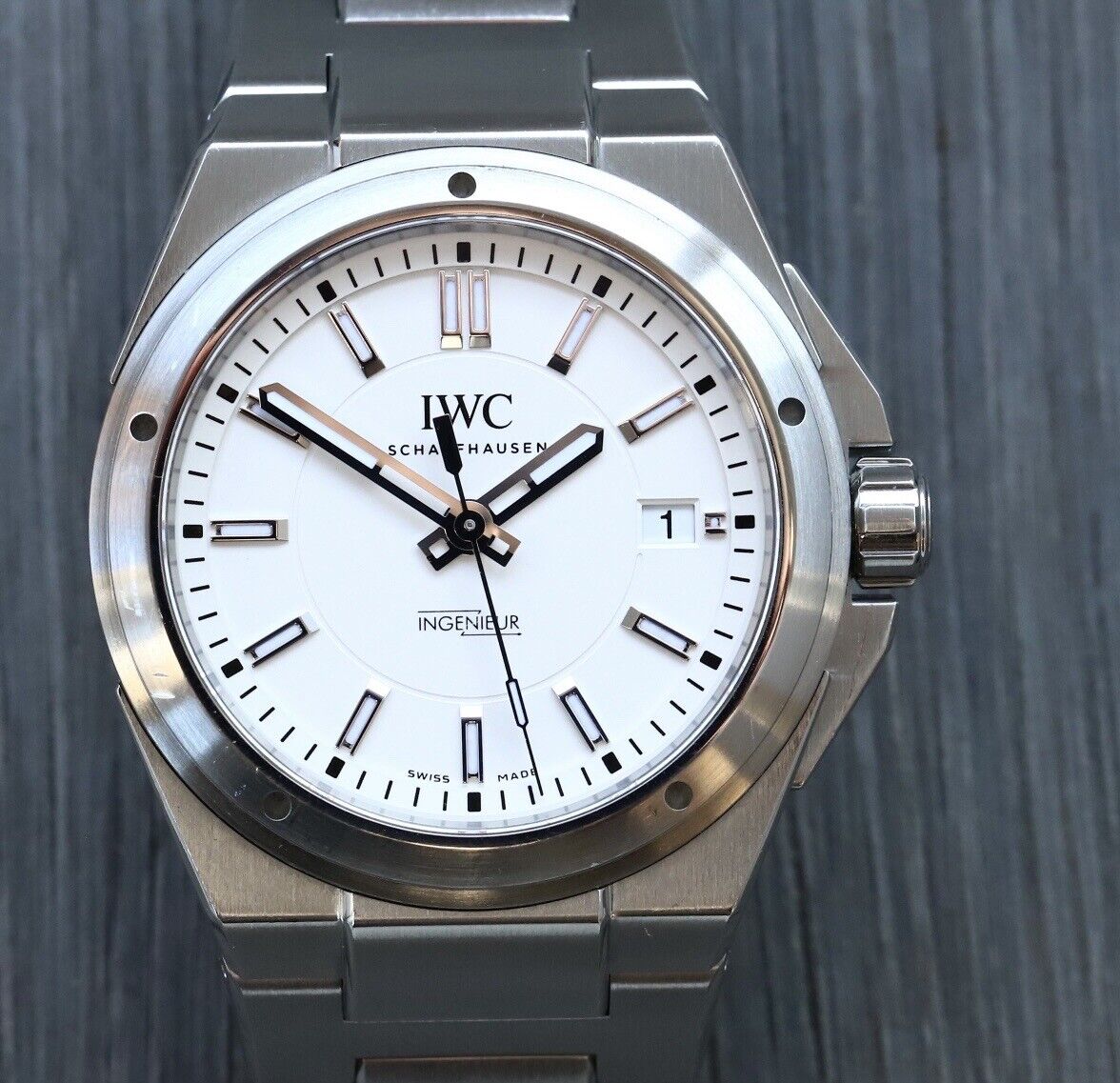 IWCIngenieurSilverDialIW323904IW3239-04WatchVault01.jpg