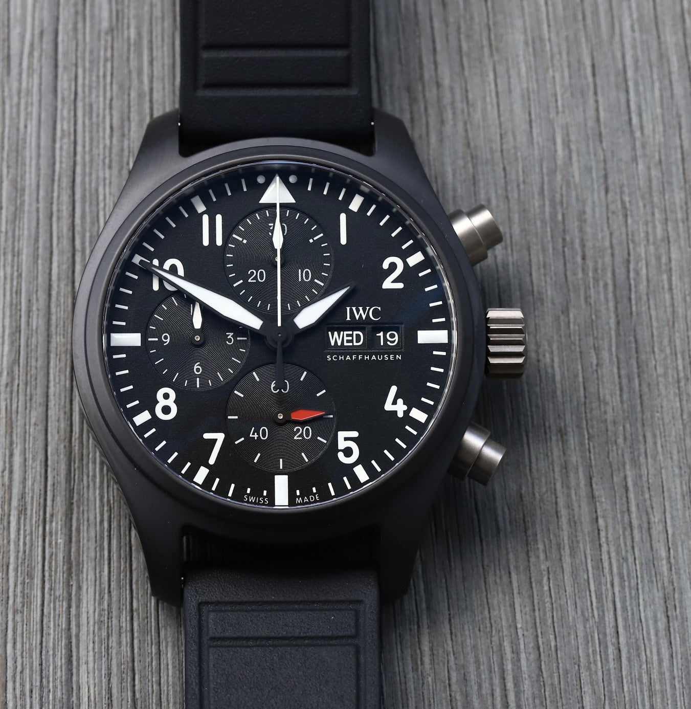 IWCPilot_sWatchChronographCeramic41TopGunIW389401-2024WatchVault01.jpg