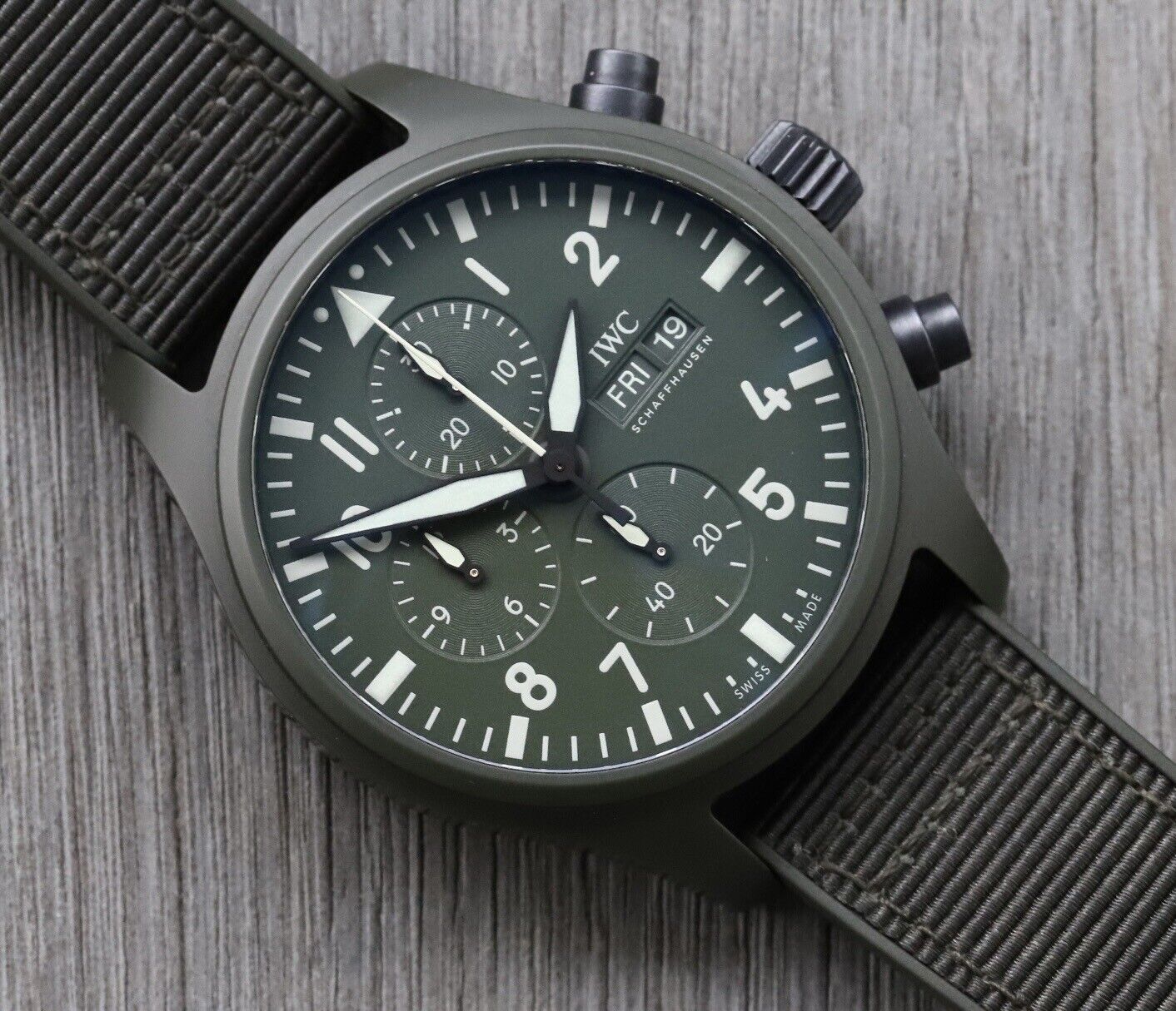 IWCPilot_sWatchTopGunWoodland44.5mmCeramicIW389106-2022WatchVault02.jpg