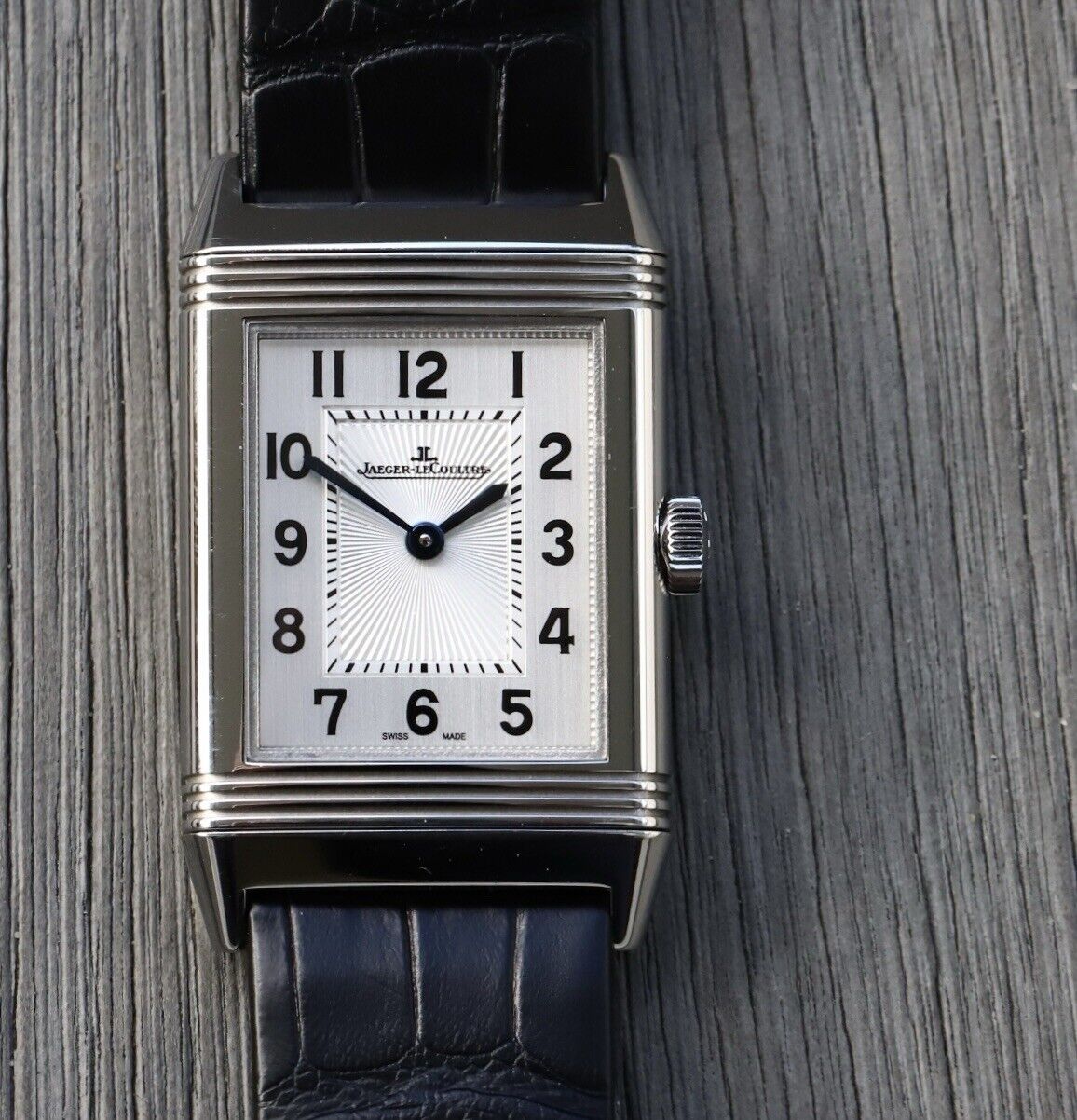 JaegerLeCoultreReversoClassicMediumThinQ25485202548520-2018WatchVault01.jpg
