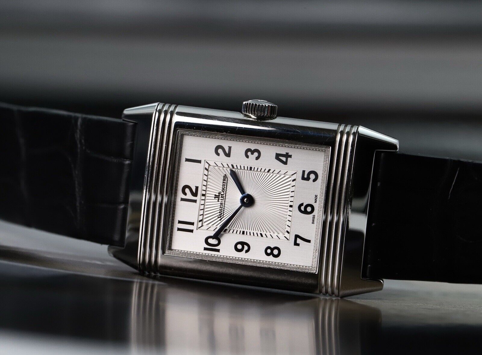 JaegerLeCoultreReversoClassicMediumThinQ25485202548520-2018WatchVault02.jpg