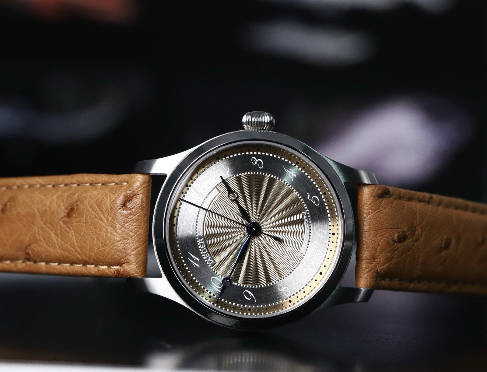 Jaeger_BenzingerEdition3SalmonVintageMovement-2021WatchVault02.jpg