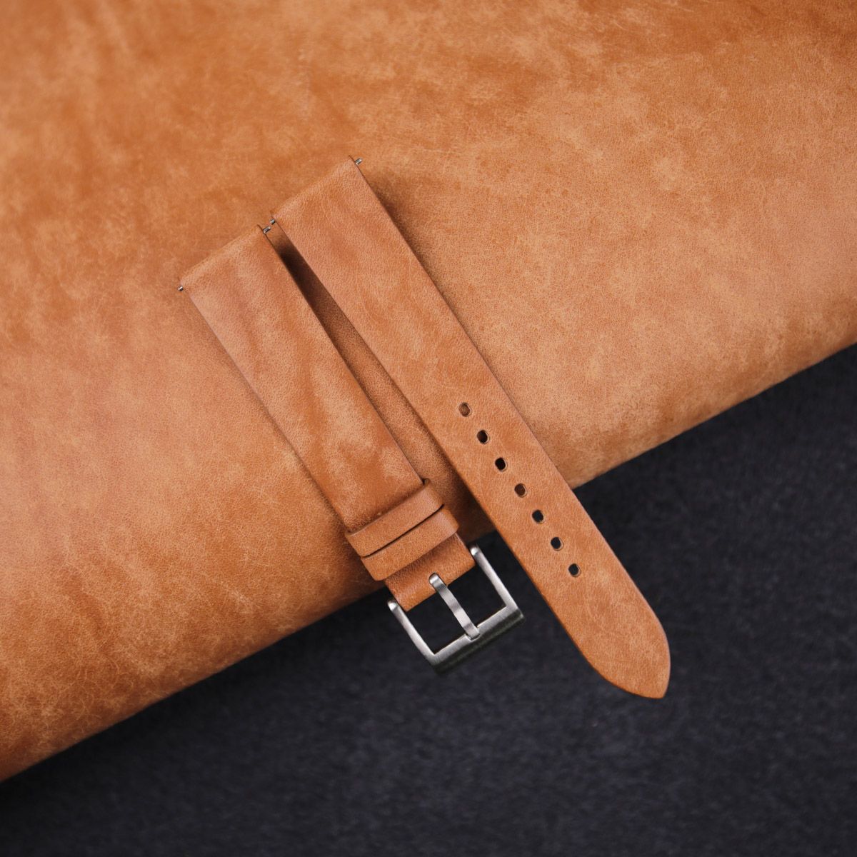 MayaVegetableTannedCalfskinLeatherWatchStrapWatchVaultVintageGolden01.jpg