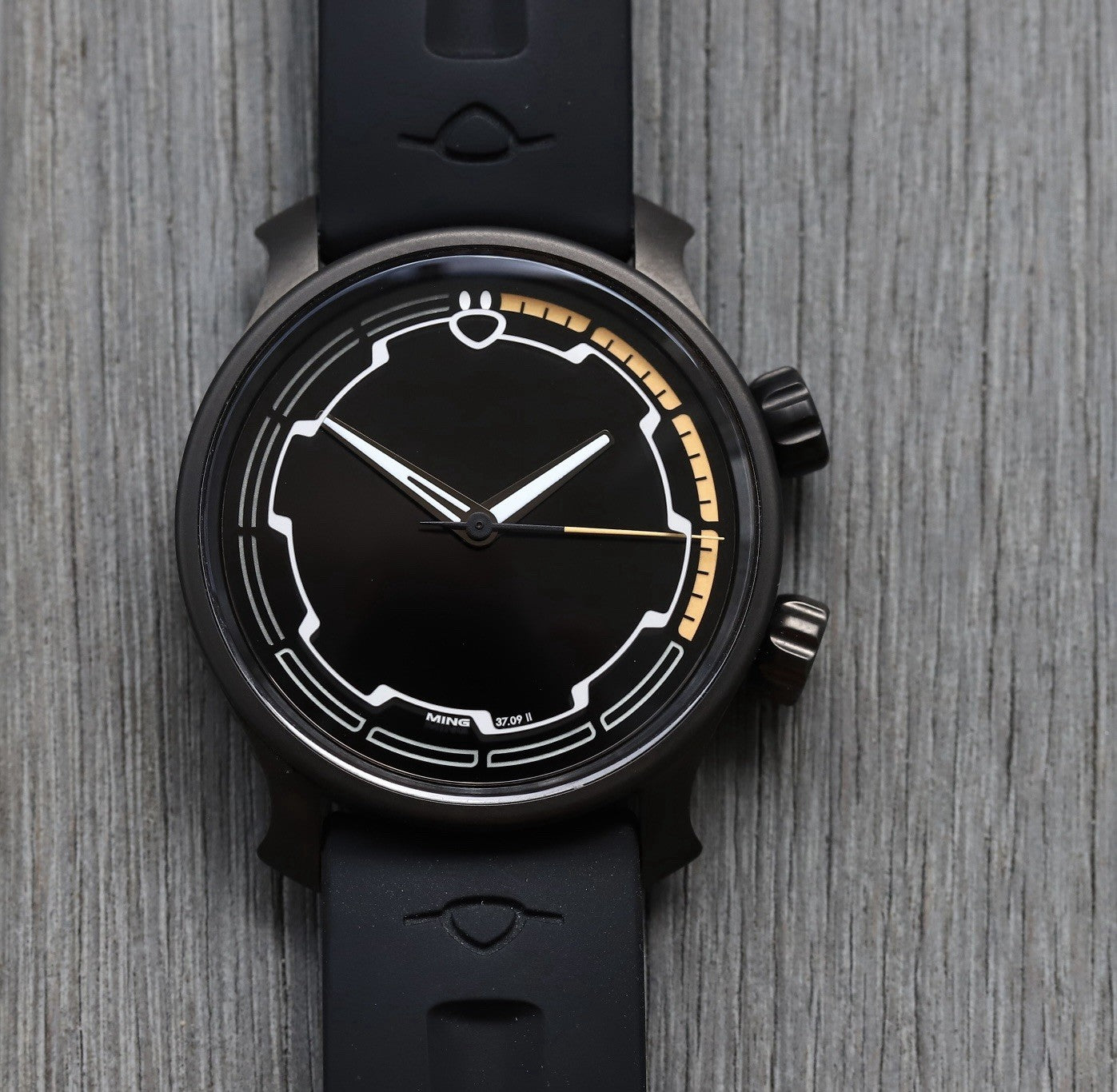 Ming37.09Uni-2025WatchVault01.jpg