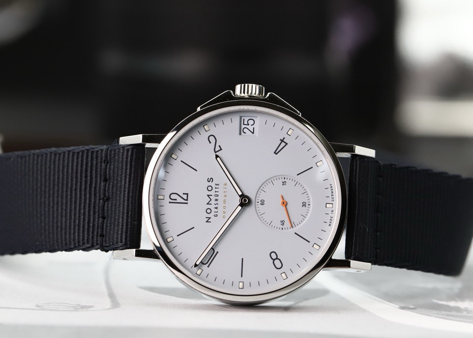 NomosAhoiNeomatik38DateSky526_2024WatchVault02.jpg