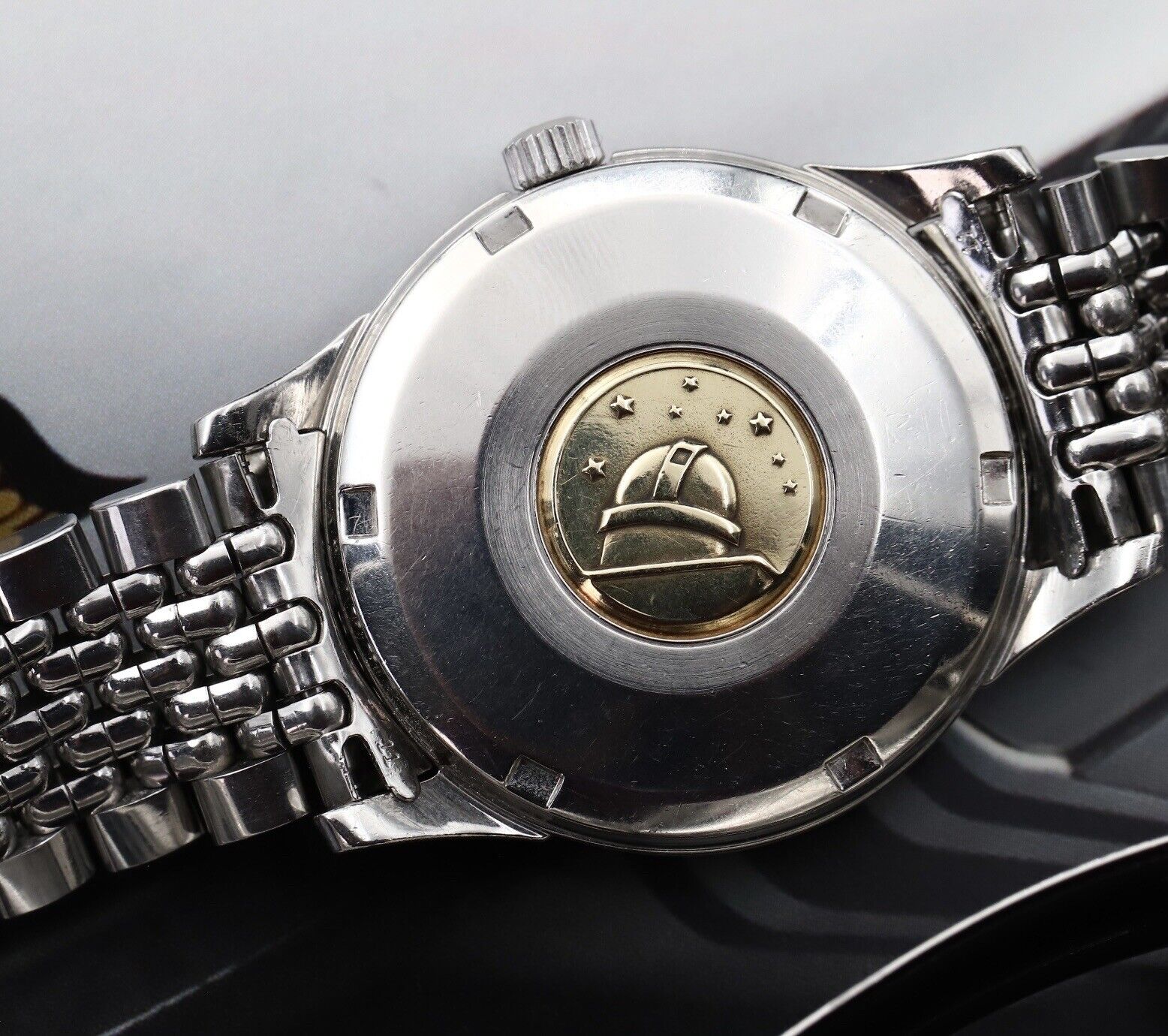 Omega constellation sales back case