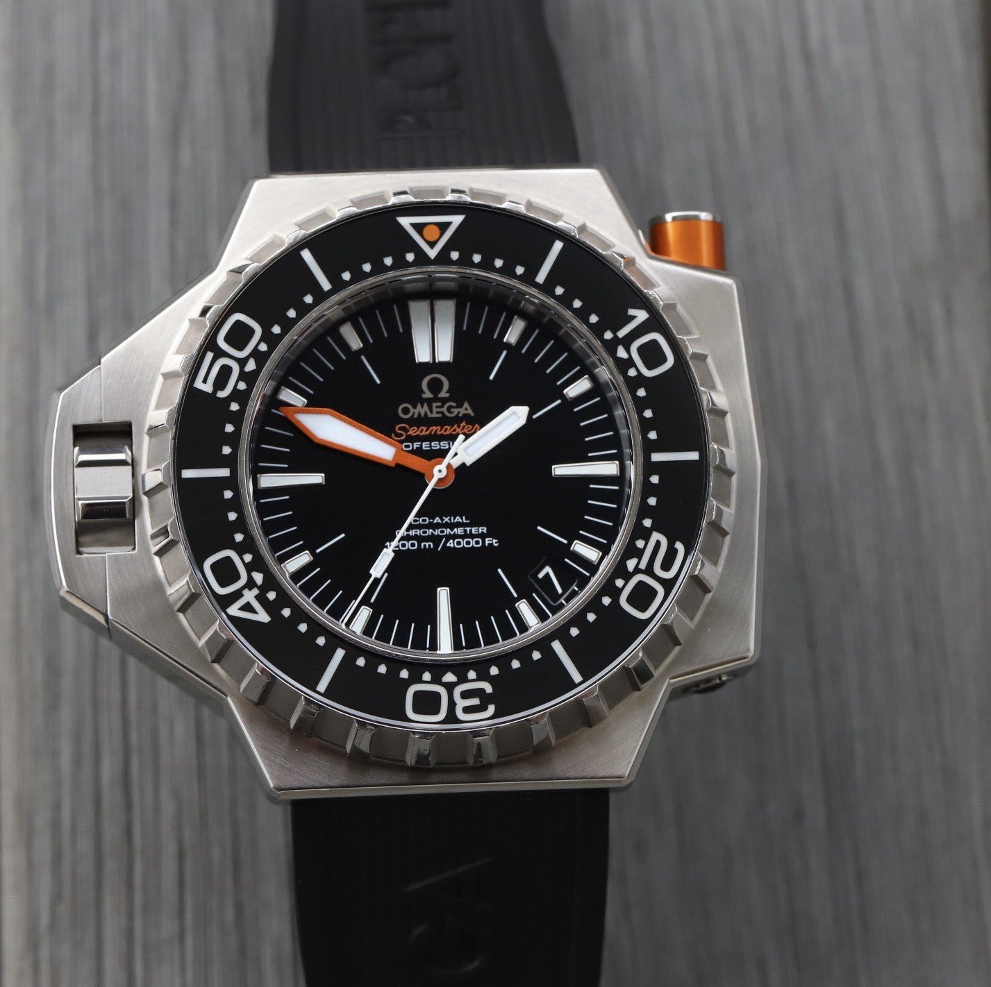 OmegaSeamasterPloProf1200mCo-AxialChronometerSteel224.32.55.21.01.001WatchVault01_f3963bb9-1dfc-4413-85cb-d6e153f2de09.jpg