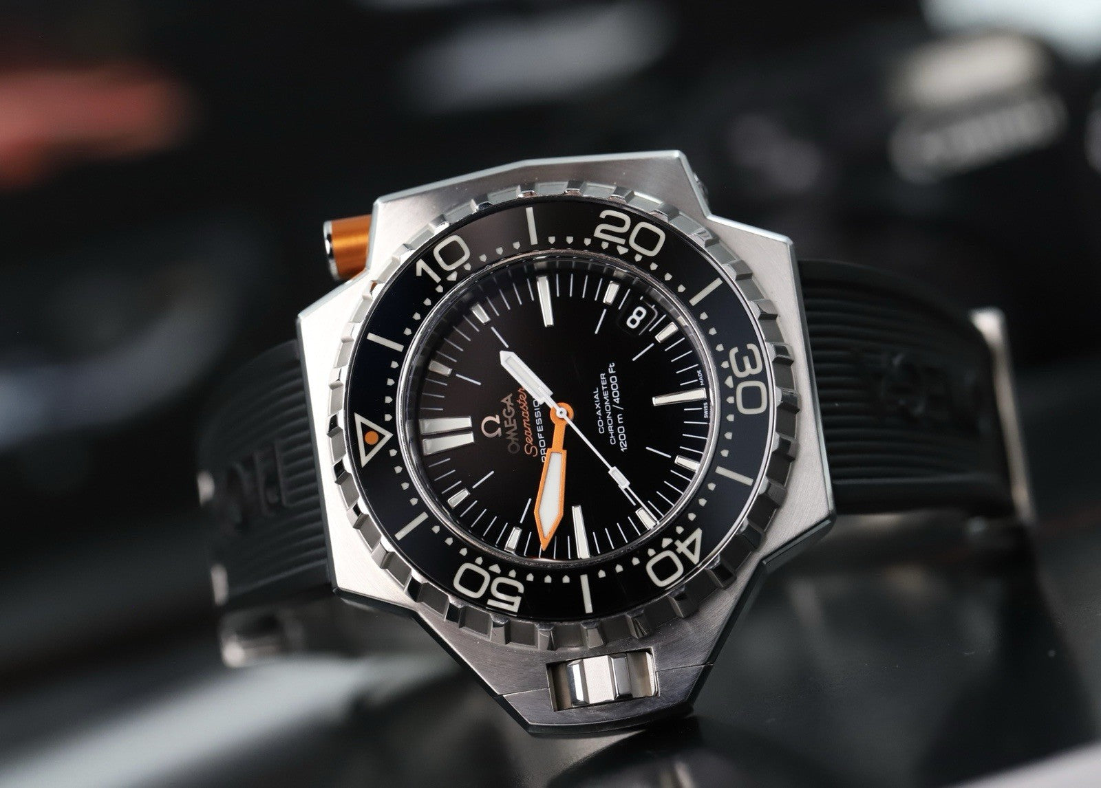 OmegaSeamasterPloProf1200mCo-AxialChronometerSteel224.32.55.21.01.001WatchVault2.jpg