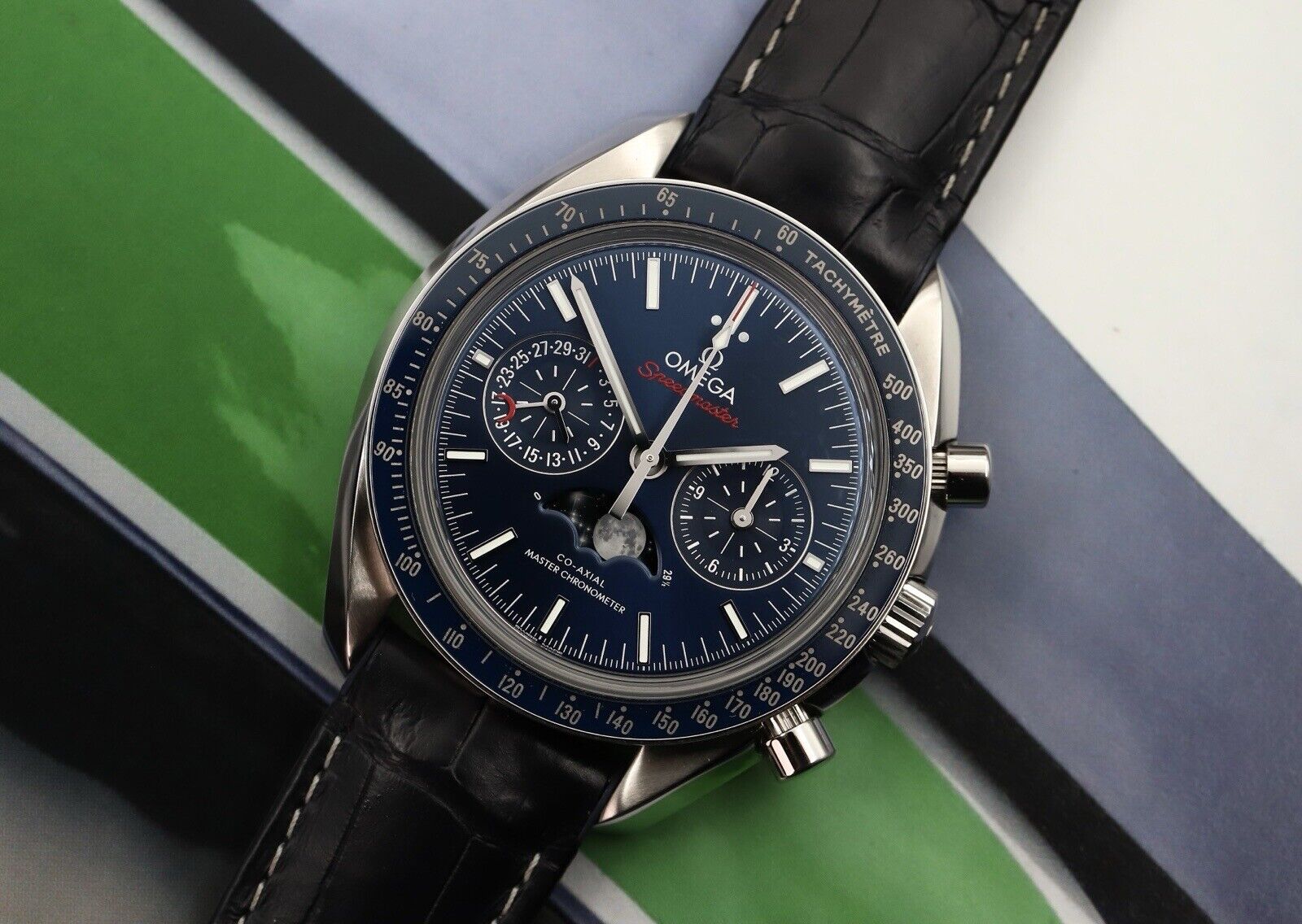 OmegaSpeedmasterCo-AxialMoonphaseChronograph304.33.44.52.03.001-2018WatchVault02.jpg