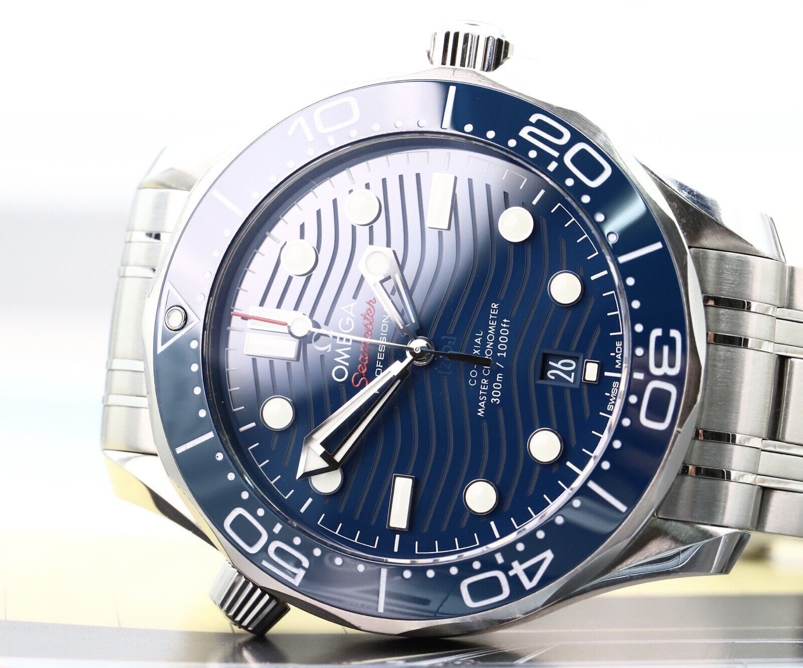 Omega_Seamaster_Diver_300M_Co-Axial_Blue_42mm_210.30.42.20.03.001_-_2019_Watch_Vault_14.jpg