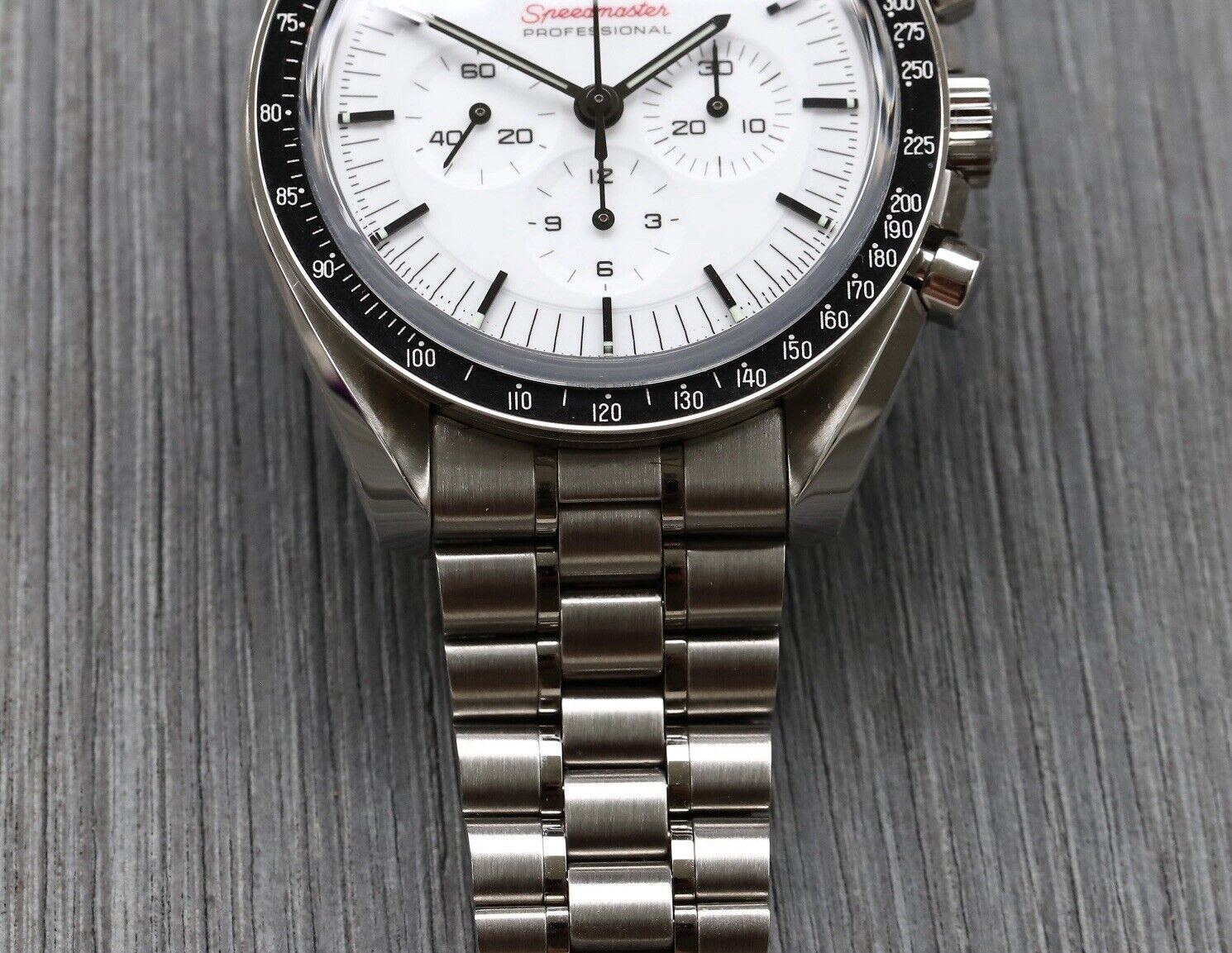 Omega Speedmaster Professional 42mm White Dial 310.30.42.50.04.001 - 2024