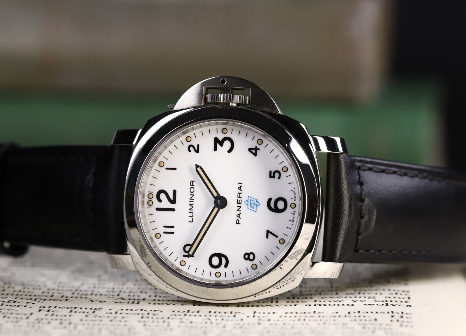 PaneraiLuminorBaseLogoWhitePAM00630PAM630-2021WatchVault02.jpg
