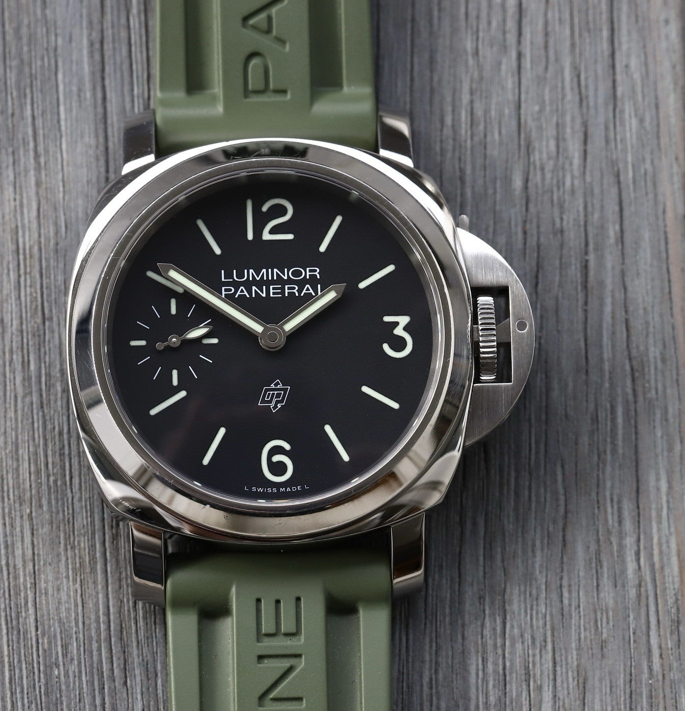 PaneraiLuminorLogoPAM108444mmManualWind-2023WatchVault01_ca0f9b66-7eca-46f4-9937-52b5bd9a452b.jpg