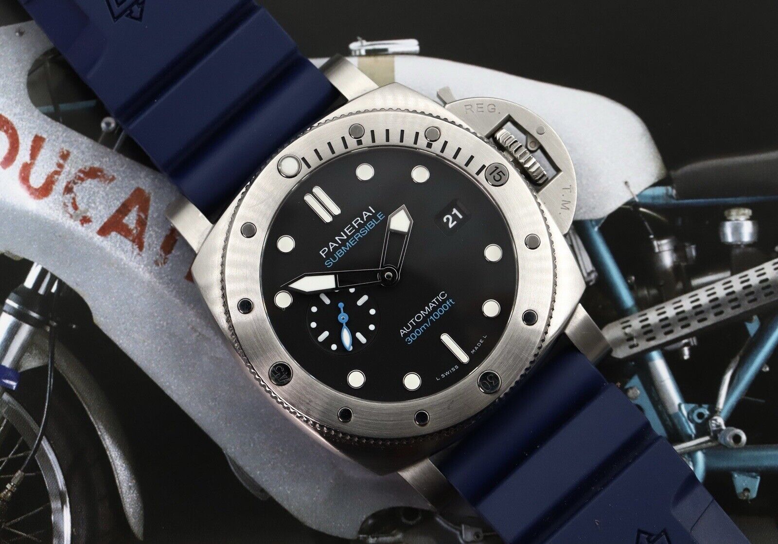 PaneraiLuminorSubmersibleQuarantaQuattroPAM01229-2022WatchVault02.jpg